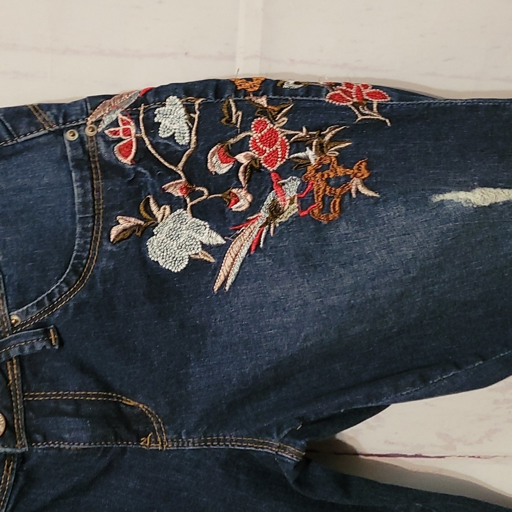Jeans ~ YMI WannaBettaButt? Embroidered Ankle Jeans w/ Frayed Hem - Picture 7 of 13
